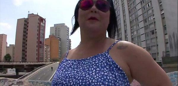  BBW GOSTOSA MICA ANDRADE É ABORDADA NA RUA E CONVENCIDA A IR PARA O MOTEL PARA UMA SESSÃO DE SACANAGENS